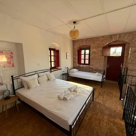 Roula's Stone Loft & Pool Near Polylimnio Дом отдыха