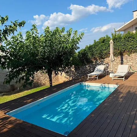Roula's Stone Loft & Pool Near Polylimnio