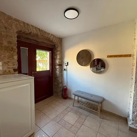 Roula's Stone Loft & Pool Near Polylimnio Дом отдыха