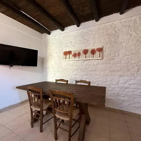 Roula's Stone Loft & Pool Near Polylimnio * Neromilos